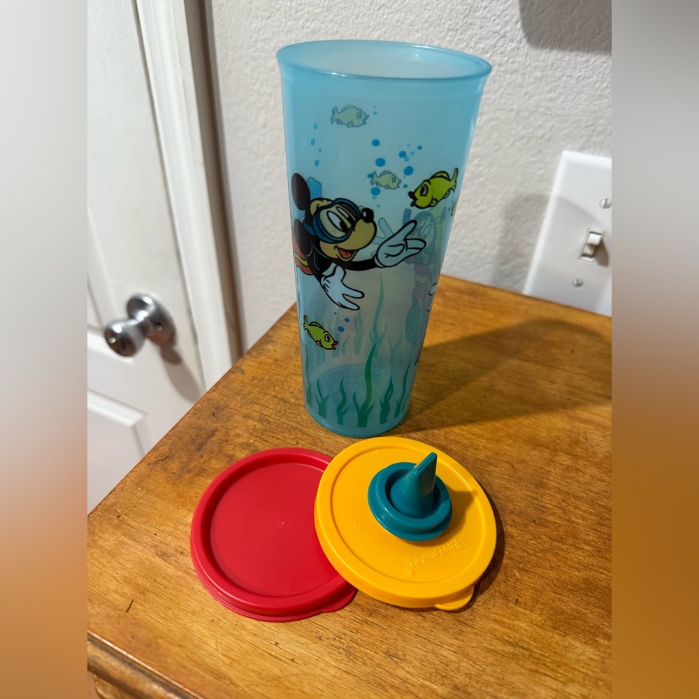 Tupperware Disney Blue- At the Beach 16 oz. Tumbler with Red and Yellow Lids